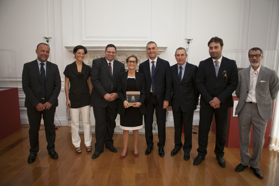 La delegazione del Comune di Sciacca con il Console Generale d’Italia di New York (a centro) Natalia QUINTAVALLE e la vice Console Lucia 