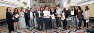 Gruppo dei ragazzi che hanno partecipato al Premio Sara Amato con padre Giuseppe Bucaro