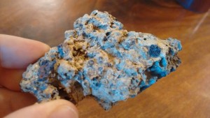 Roccia piroclastoca spiaggiata, indice di alta liberazione di energia con conseguente disgregazione di edifici vulcanici sottomarini. 